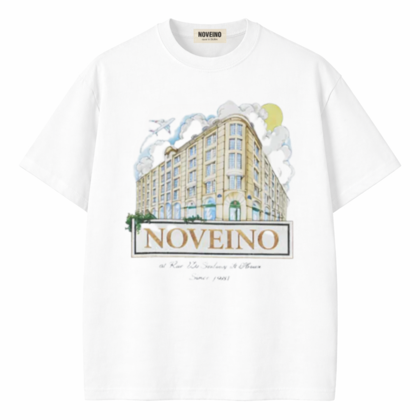 NOVEINO corner t-shirt displayed on a hanger, featuring a casual fit and soft fabric in a modern design.
